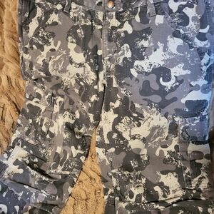 Carhartt  Size 10 Camo Capris